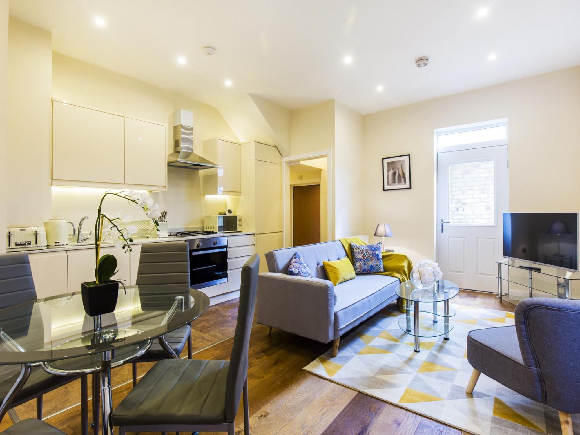 Ealing Queen Of The Suburbs One Bedroom Pass The Keys Londra